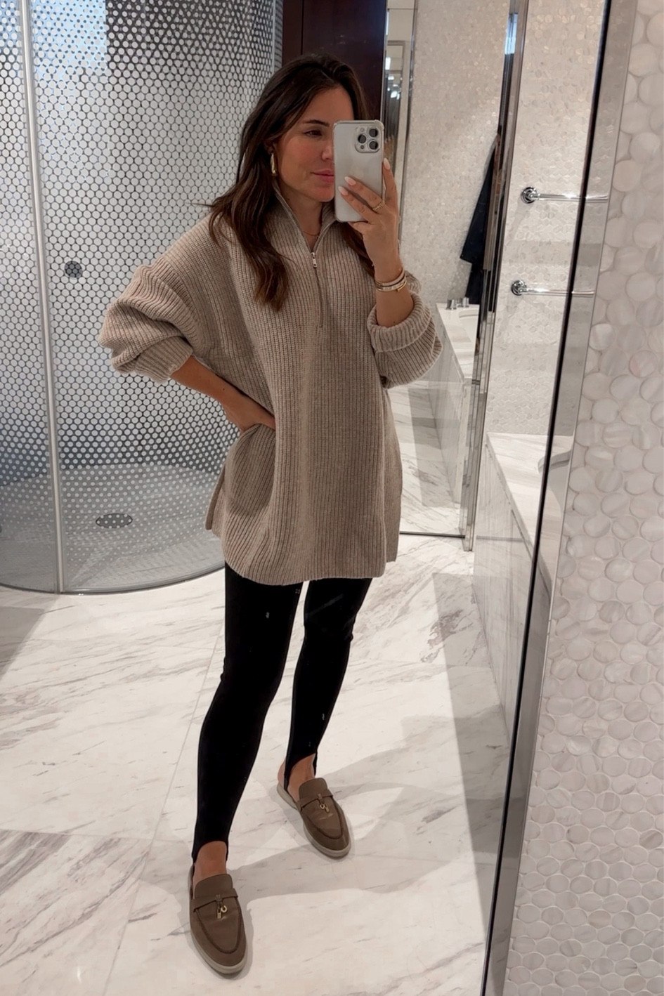 Cosy for autumn. Love cashmere sweaters. Wearing size S

#LTKeurope #LTKSeasonal