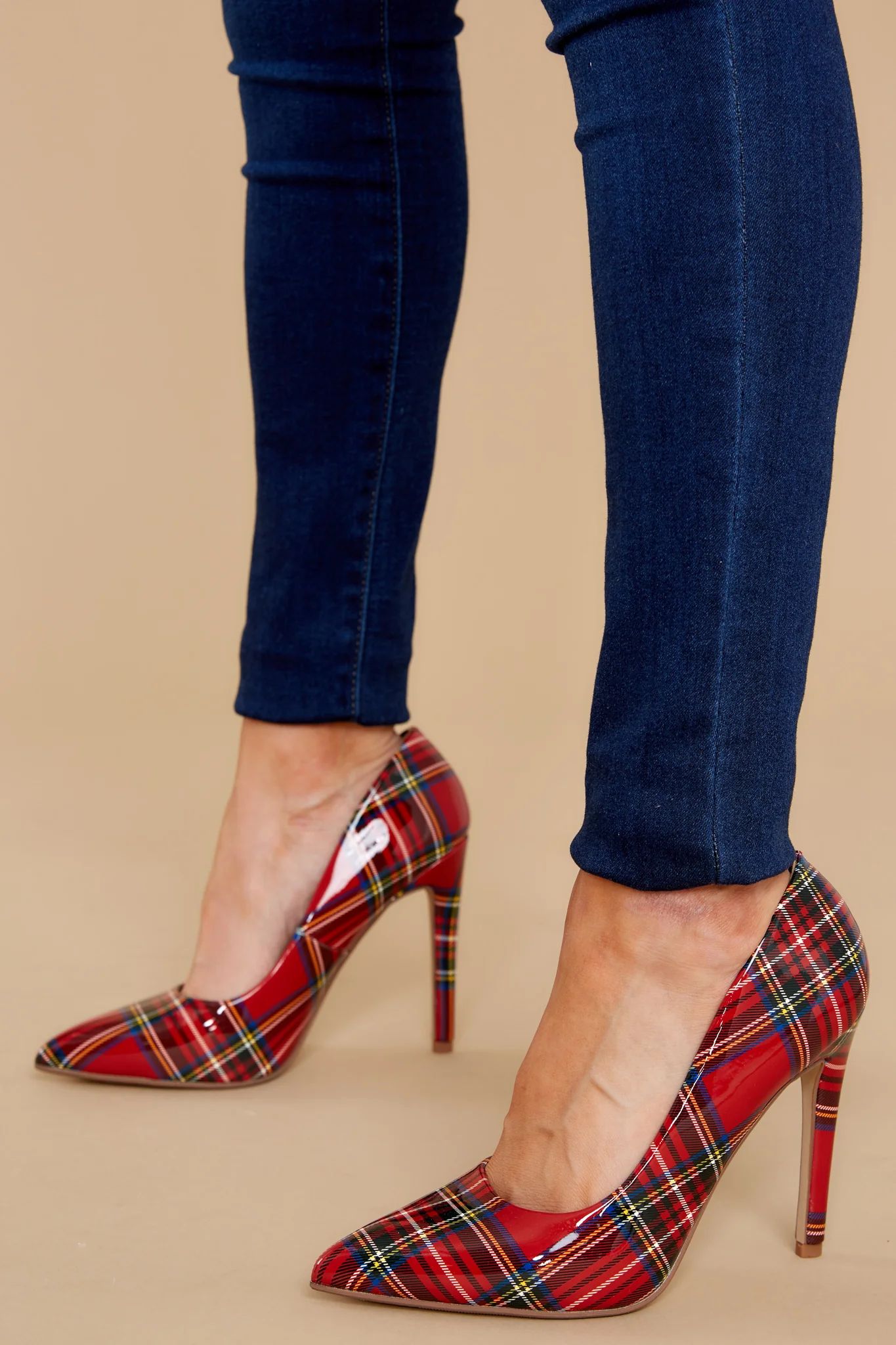Mistletoe Kisses Red Plaid Pointed Pumps | Red Dress 