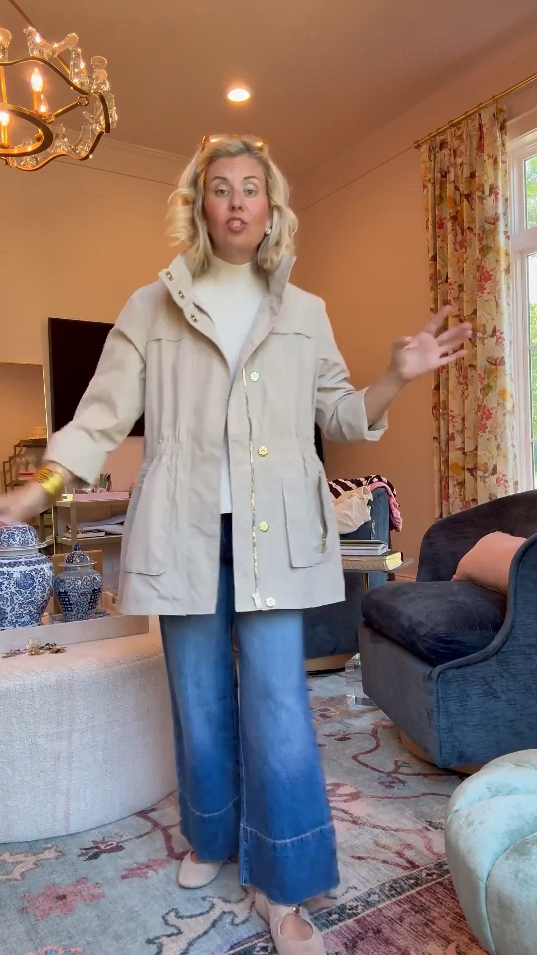 A jacket that you just keep in your car, take with you on trips, wear to sporting events… it’s great =- esp with the hidden zippered hood!

I’m wearing an XS in jacket.

Runs generous!

#LTKdayinmylife #LTKTravel #LTKmomlife