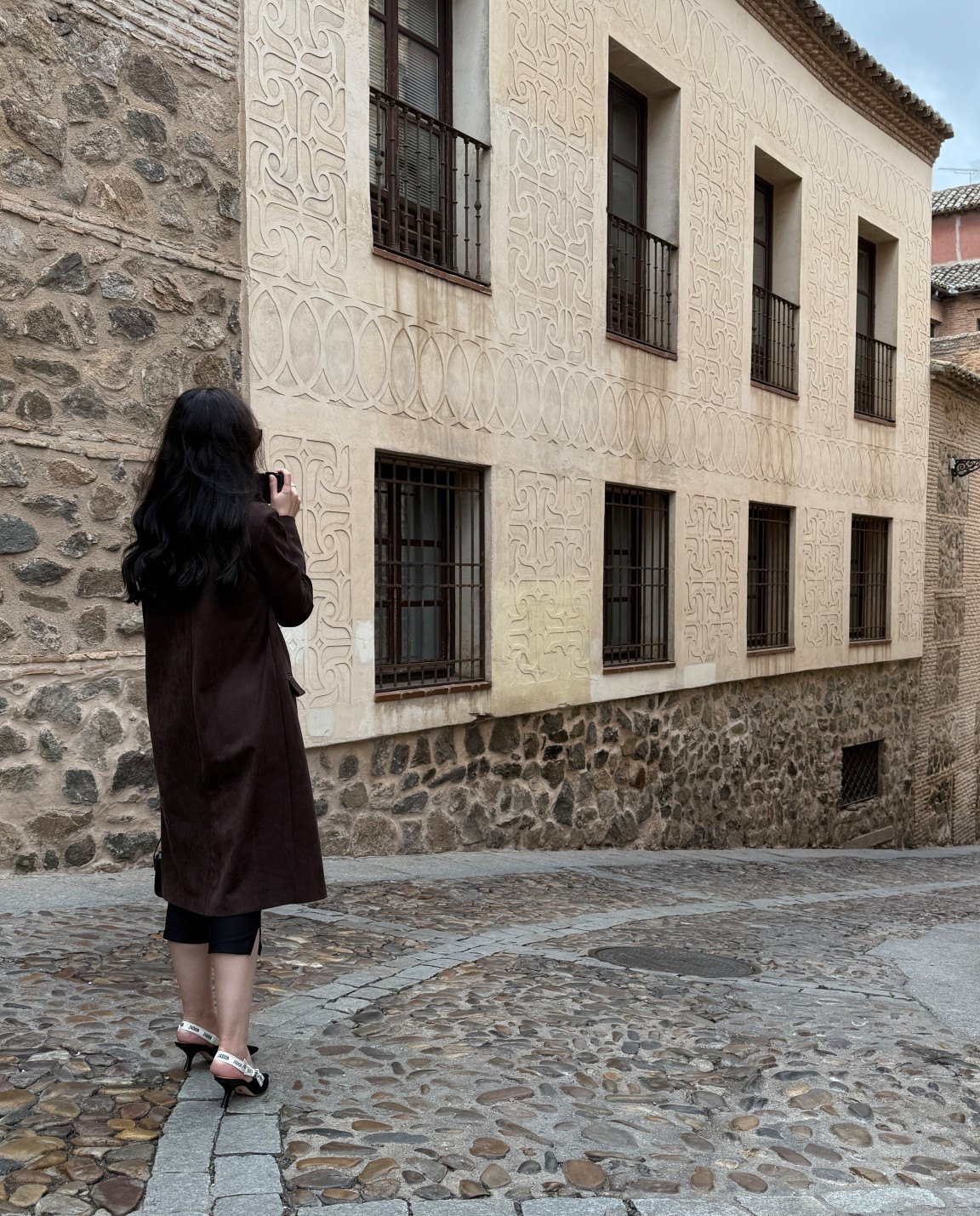 Coat: Zara
Capris: Zara
Heels: Dior
Bag: Celine

#LTKtravel #LTKshoes