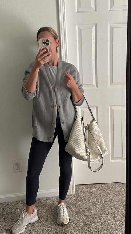 Casual weekend style leggings outfit with cardigan on the go mom style active wear 