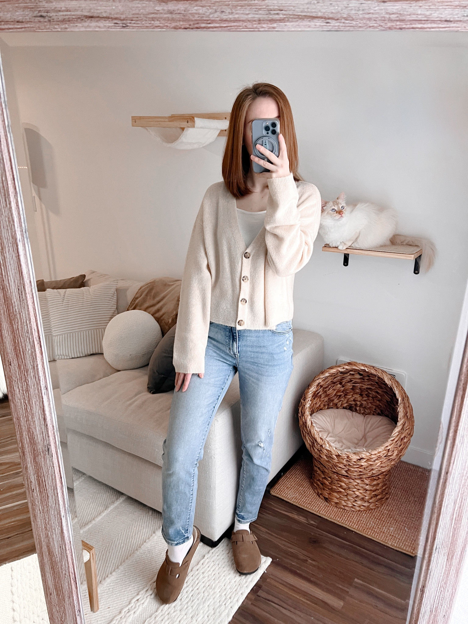 Casual stay-at-home outfit with clog slippers and a beige button-up cardigan 🤍

#LTKshoecrush #LTKhome #LTKstyletip