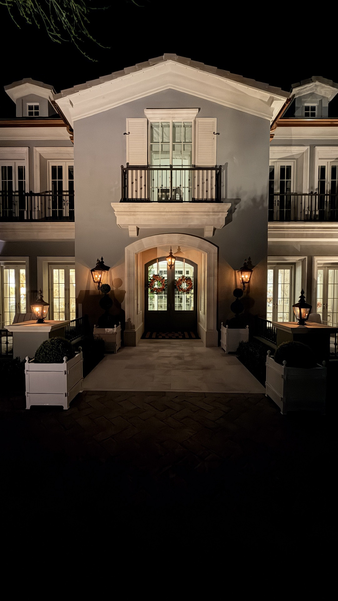 We are in love with these flicker candle light bulbs that look like gas lights.

#LTKHome