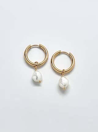 Gold Single Pearl Huggie Earrings | Gap (US)