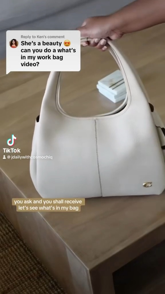 #whatsinmybag ft the #coachlanashoulderbag 

#fall #fallvibes #fallbag

#LTKSaleAlert #LTKStyleTip #LTKItBag