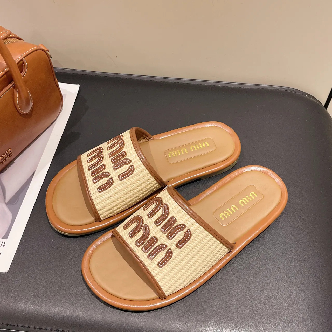 Save Big on Bulk Hot Selling Flat Sandal Women Slippers Free Shipping New Slides Designer Slipper... | DHGate