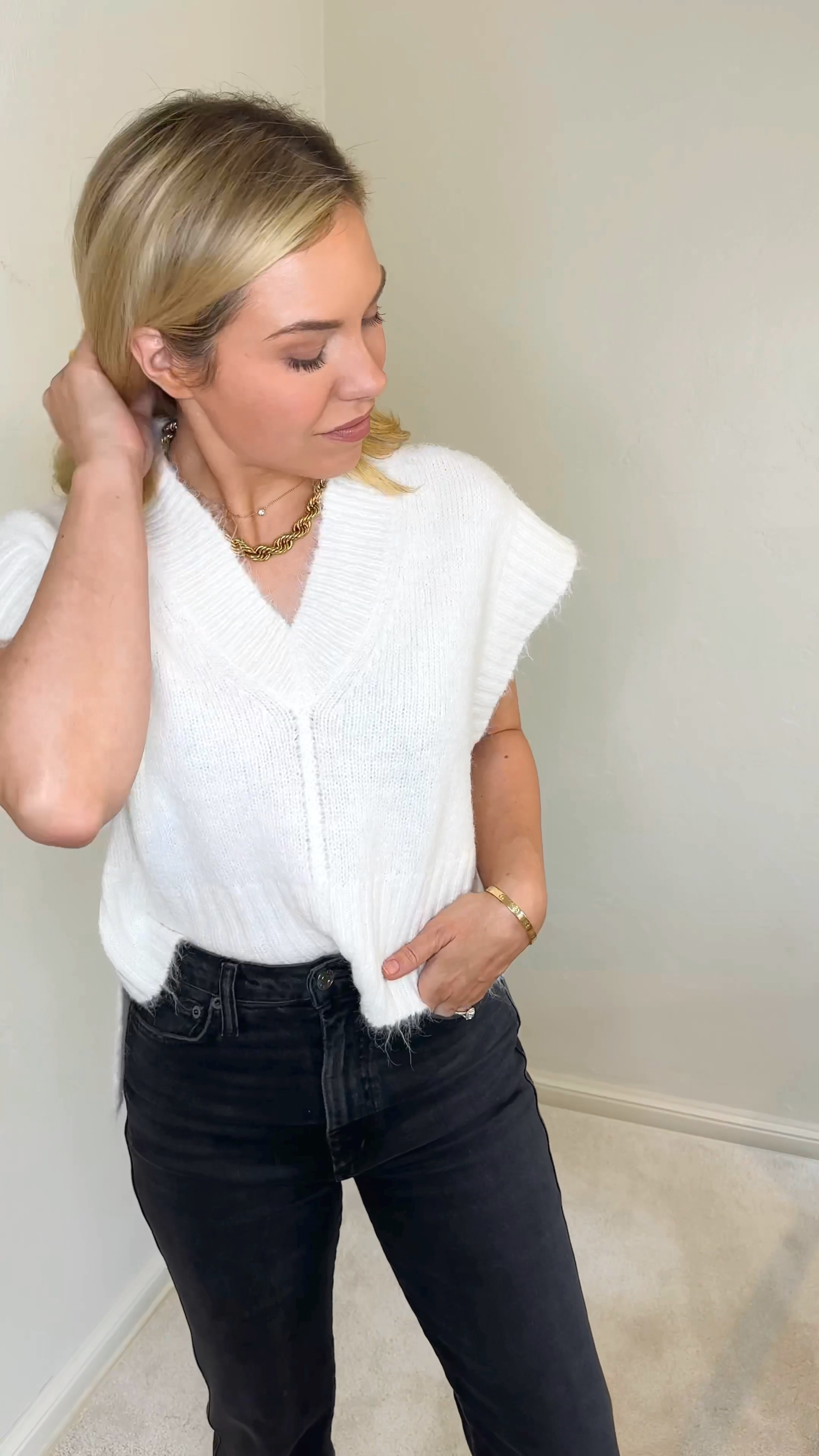 Sweater 
Fall Sweater 
Fall outfits 
Fall outfit 
#ltkseasonal 
#ltku
#ltkstyletip 
Sweater vest 

#LTKVideo #LTKfindsunder100