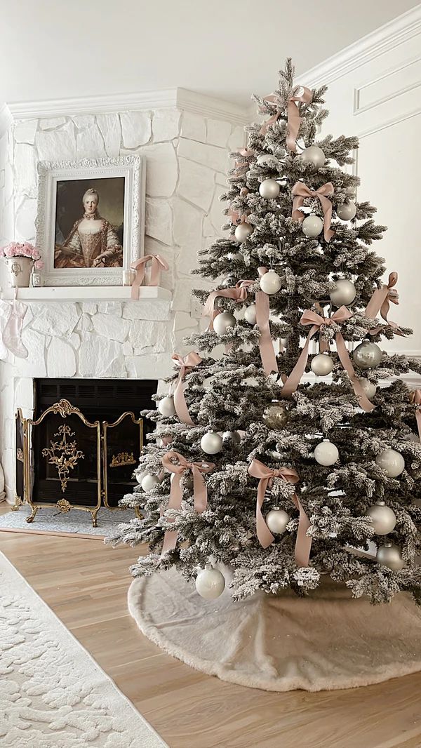 7.5' Rushmore Flock Quick-Shape Tree 750 Warm White Led Lights | King of Christmas