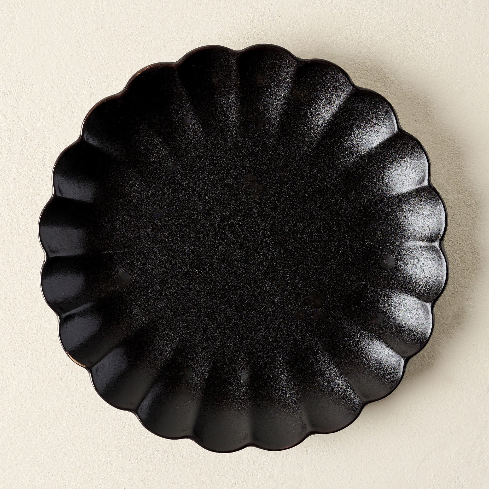 Black Scalloped Plate | Magnolia