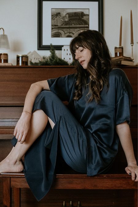 Lunya Washable Silk tee and pant set in a deep blue. 15% off your 1st purchase of 100+ on www.lunya.co with code ‘JEANSANDATEACUP’

Silk pajamas | pajama set | luxury pajamas 