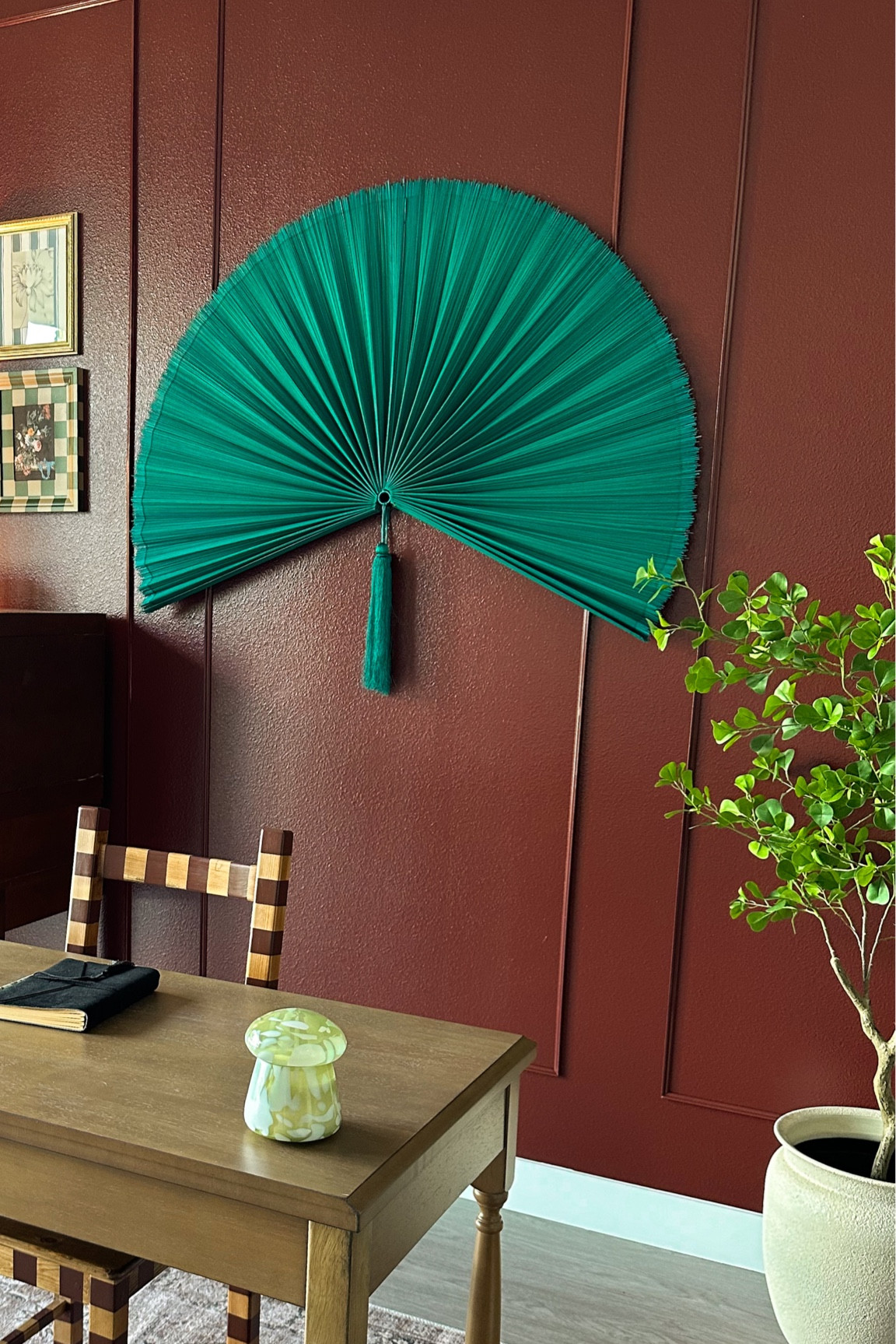 Renter-friendly picture frame molding 😍 

#LTKhome