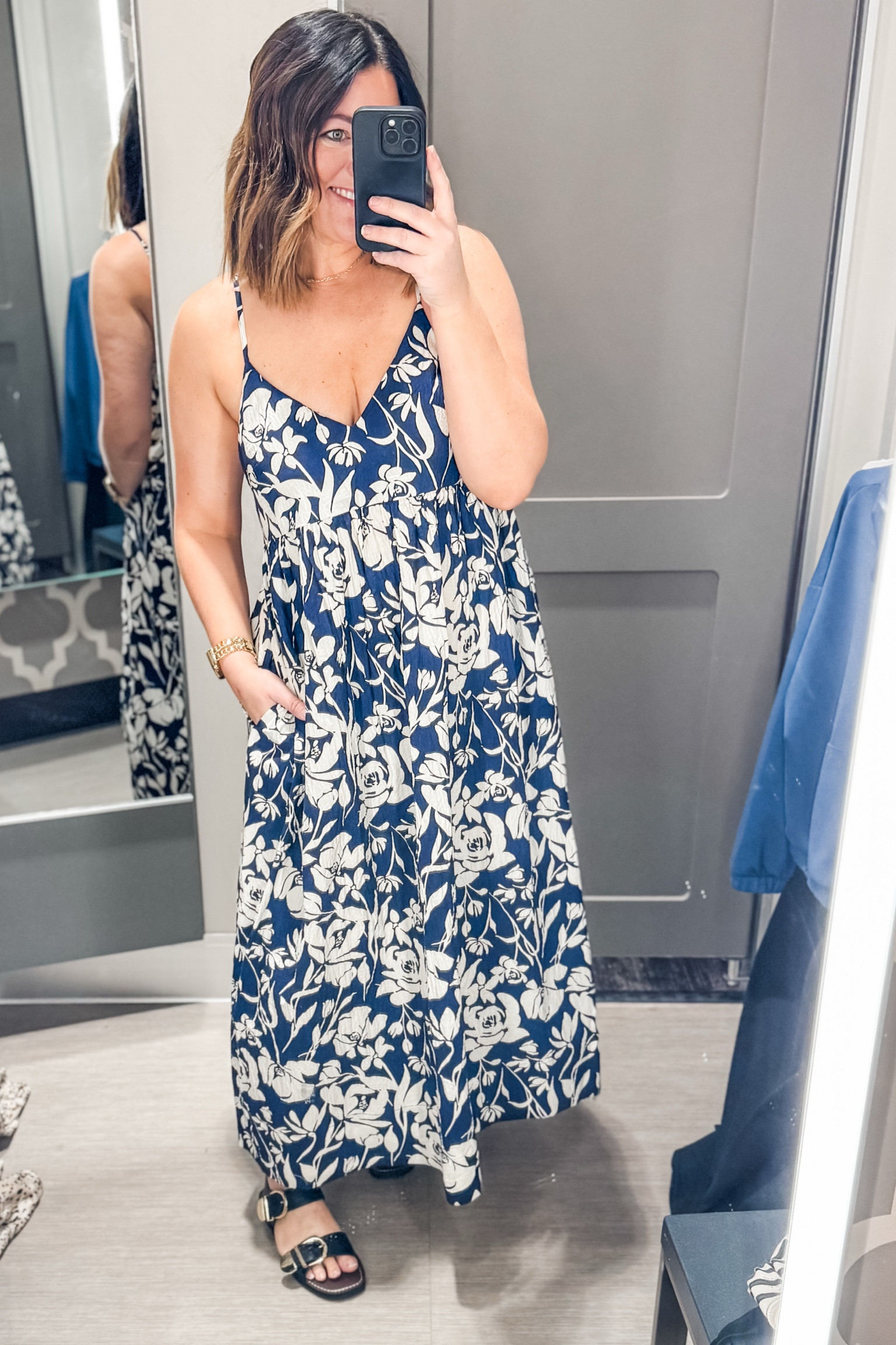 Target’s got me swooning! This long maxi dress is a total 12/10—available in four stunning colors and only $35. Ready to turn every sidewalk into your runway? #TargetSteal #MaxiMagic

#LTKSeasonal #LTKFindsUnder50 #LTKStyleTip