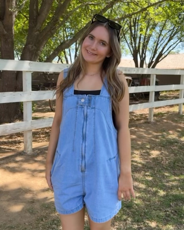 Denim but make it cute 😍 This zip-up jean romper is giving effortless + put-together at the same time. I love how easy it is to throw on and still look styled — perfect for summer days, errands, or even a casual hang with friends 💙✨ #DenimOnDenim vibes but way comfier!!

#LTKstyle #LTKfinds #LTKunder50 #denimromper #jeanromper #summeroutfit #casualcute #ootd #effortlessstyle #everydaylook #denimfit #trendyoutfits #summerfashion #romperstyle #styleinspo

#LTKootd #LTKU #LTKdayinmylife