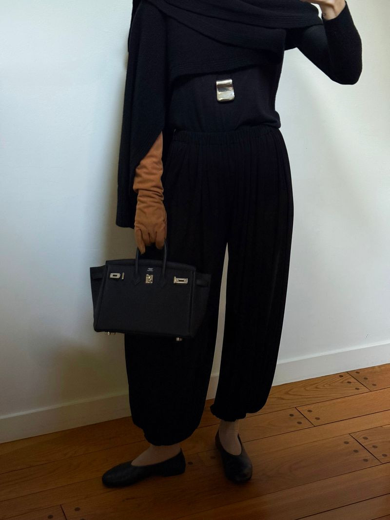 Gloves, balloon pants, and a silver necklace #stylist #gloves #balloonpants #silver #necklace 

 #LTKdayinmylife #LTKgrwm #LTKootd