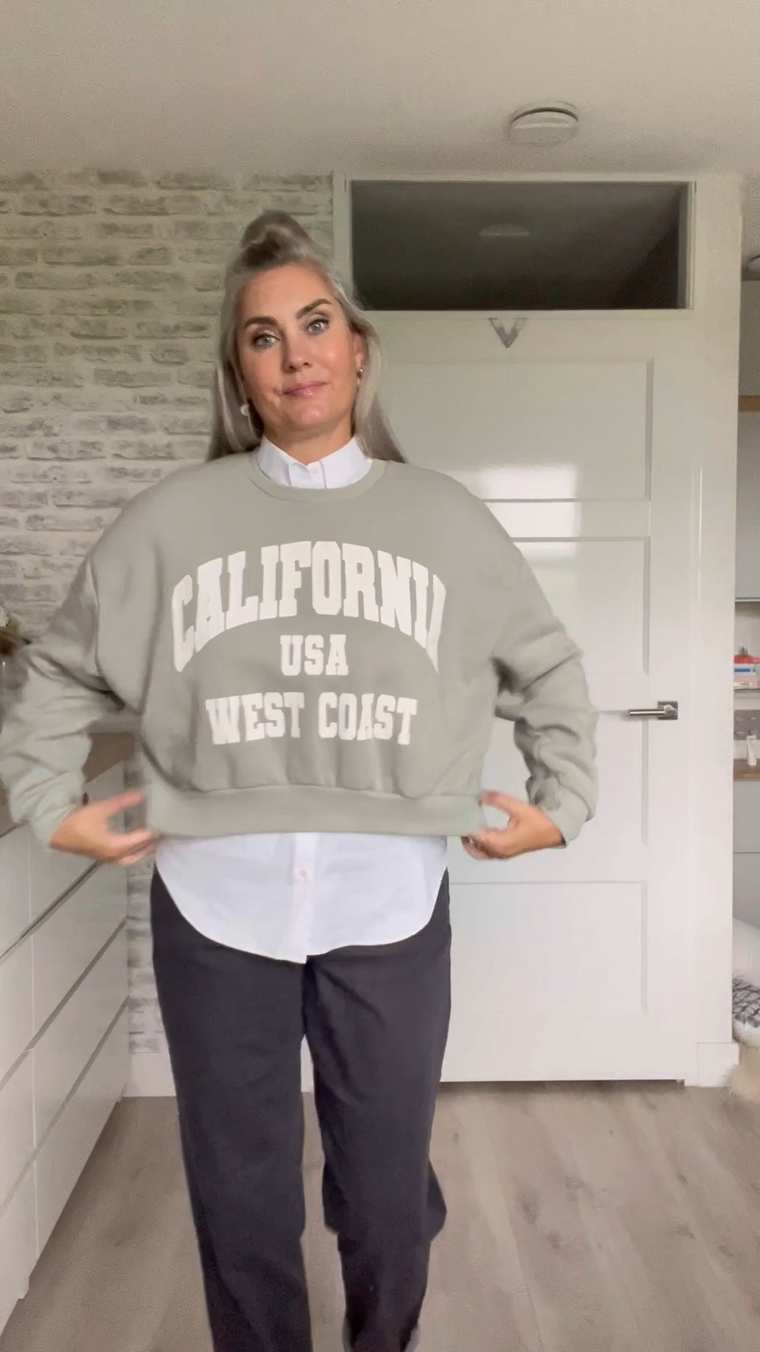 Day 23 of 30 days of fall outfits.
Grey tall mom jeans, white buttondown shirt, green oversized cropped sweater, studded loafers, black bomber jacket, fluffy plaid scarf and corduroy kaki green crossbody bag. 



#LTKeurope #LTKmidsize #LTKover40