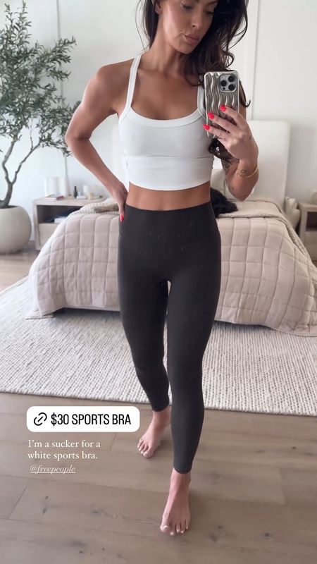 This free people sports bra is such a goodie. I’m wearing xs/s


Sports bra
Workout clothes 
Workout top 
Workout outfit 
Workout tank 

#LTKfitness #LTKfindsunder50