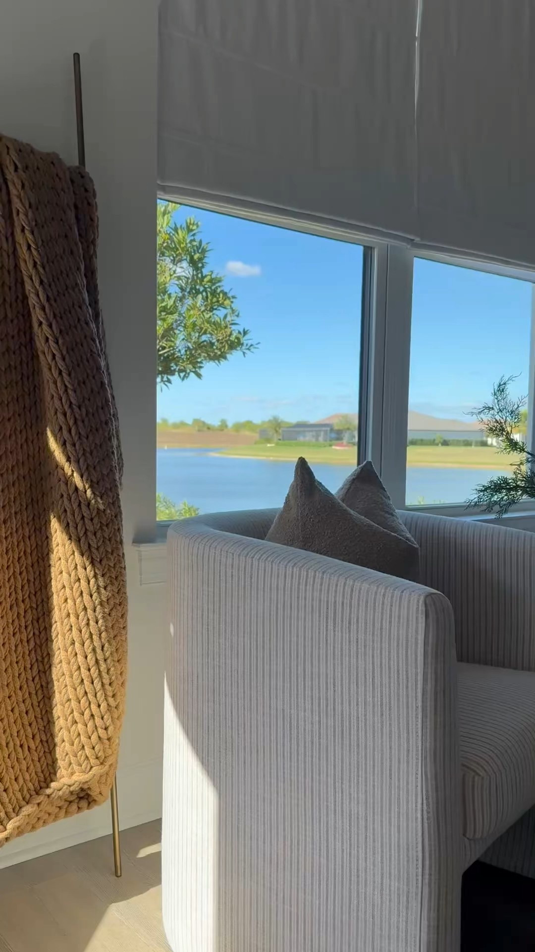 Happy Wednesday friends! 🤍




#bedroom #sittingarea #accentchair #homedecor #bedroomdecor #primarybedroom #cozybedroom #christmasdecor #throwpillow

#LTKHome #LTKHoliday