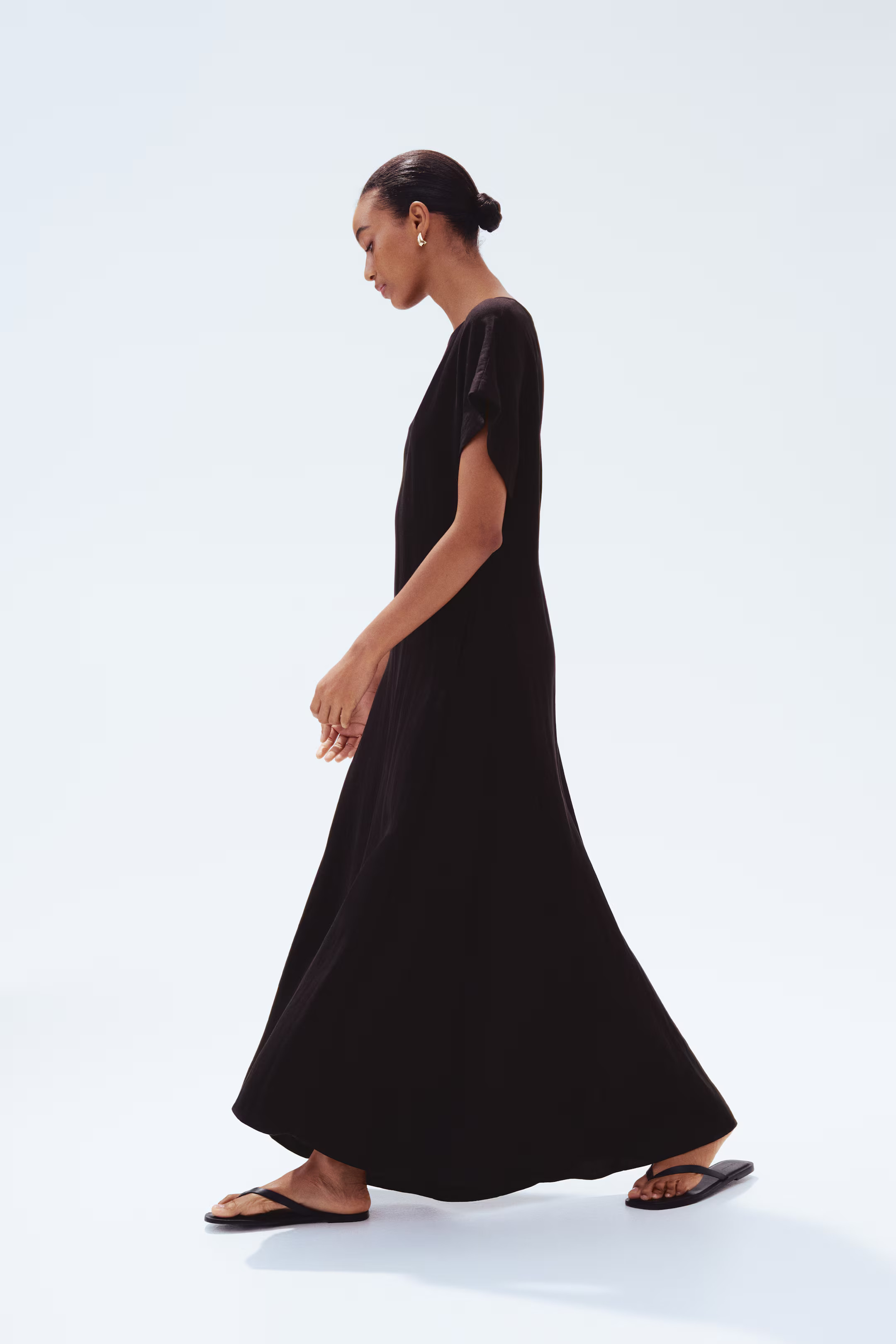 Butterfly-sleeved dress | H&M (UK, MY, IN, SG, PH, TW, HK)