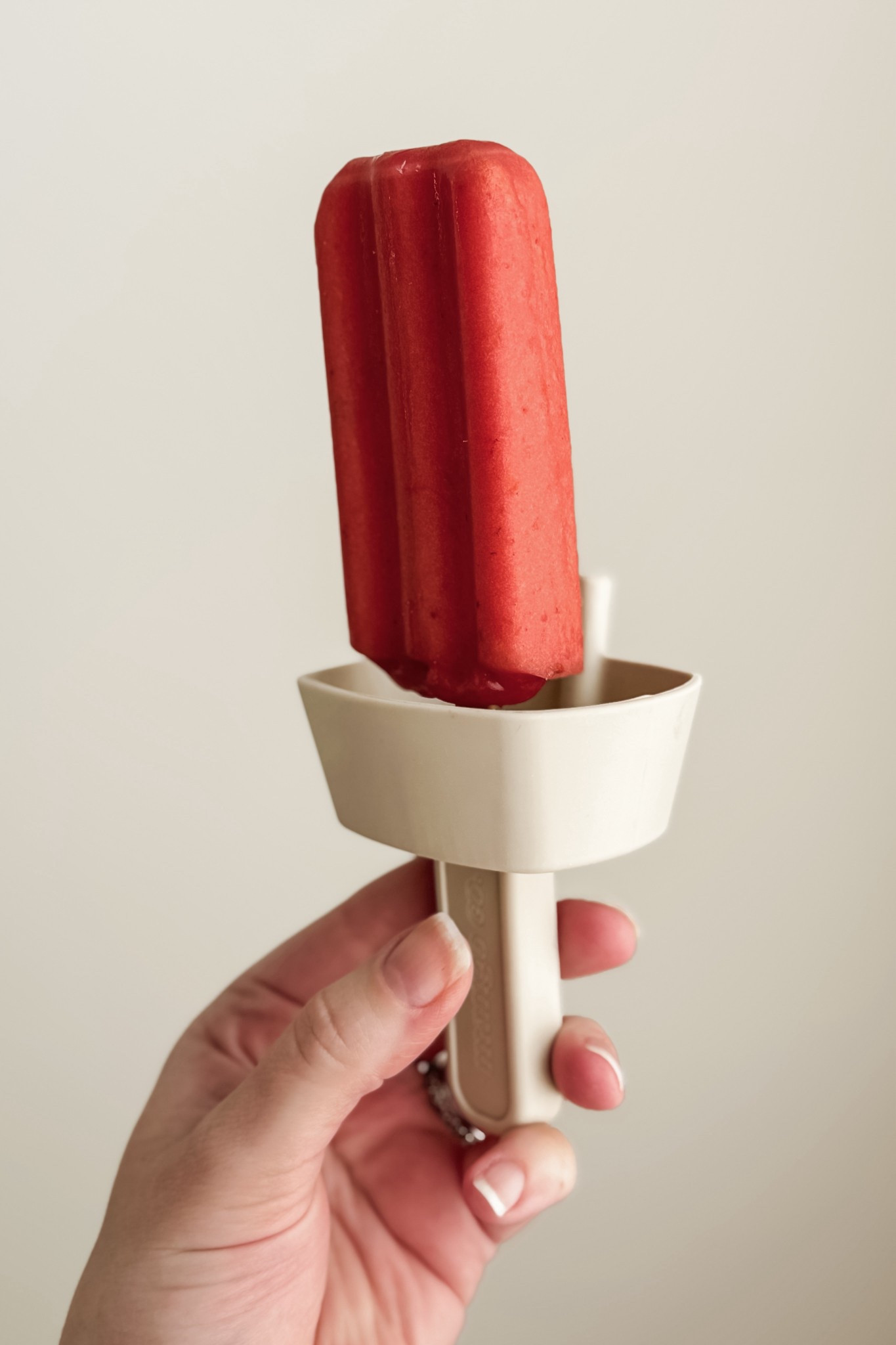 These silicone popsicle holders are so great for minimizing drippy messes! It even comes with a built-in straw for slurping up melted popsicle “juice”. ☀️

#LTKKids #LTKSummerEdit