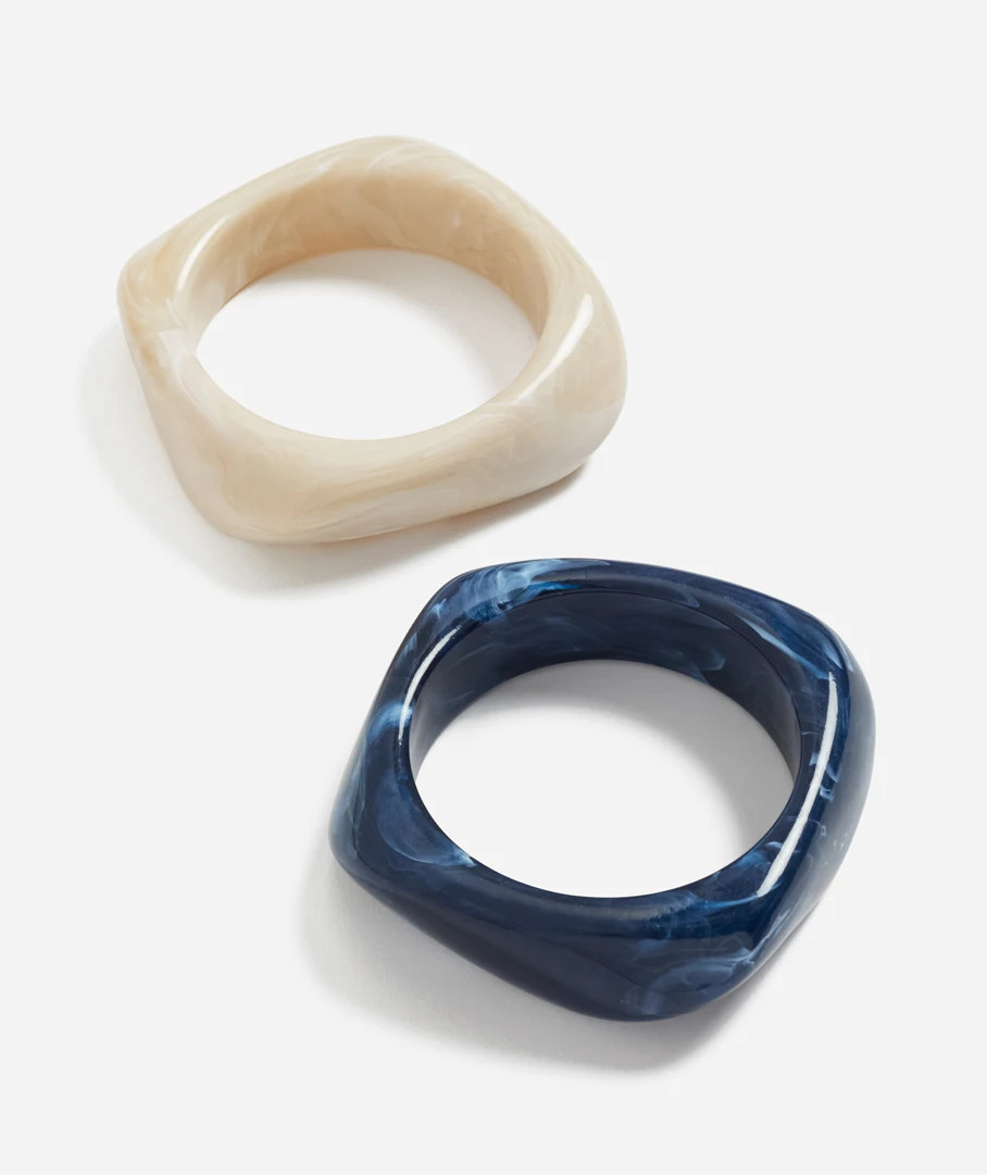 ACRYLIC BANGLE - BLUE & CREAM | Sportsgirl