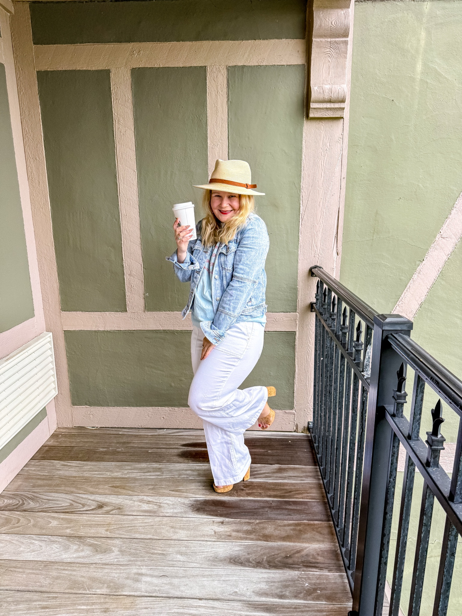 Friyay ootd. Still rocking white.

#LTKootd #LTKPetite #LTKWorkwear