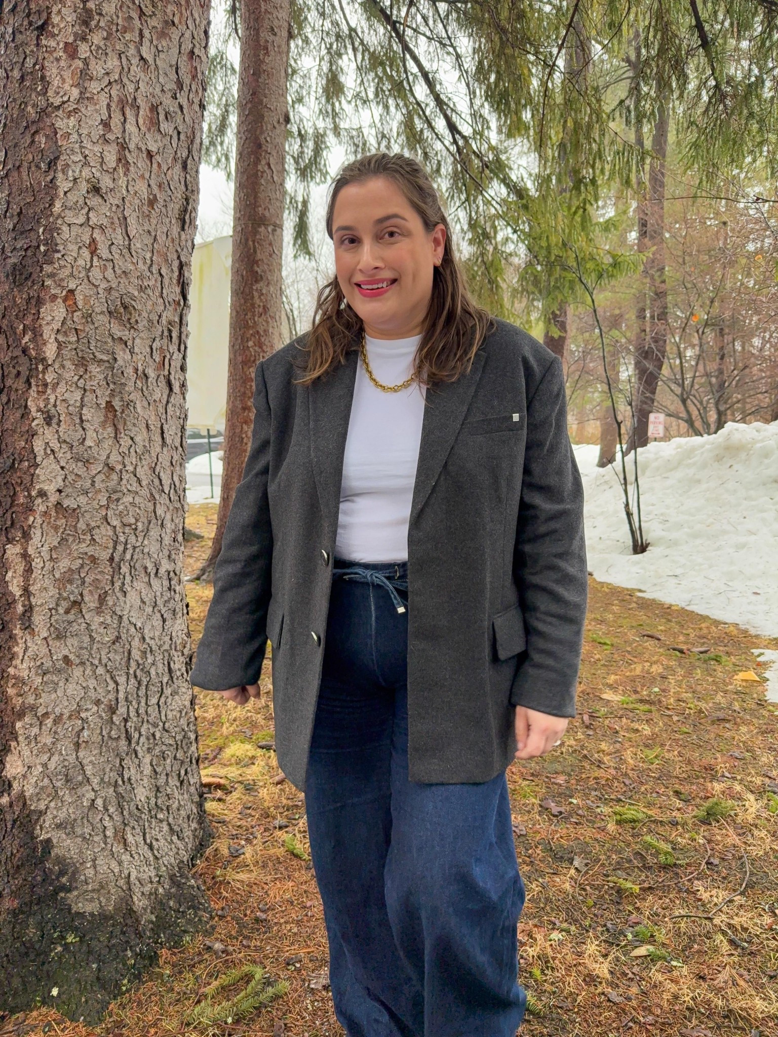 Oversized blazer and jeans 

#LTKootd #LTKMidsize