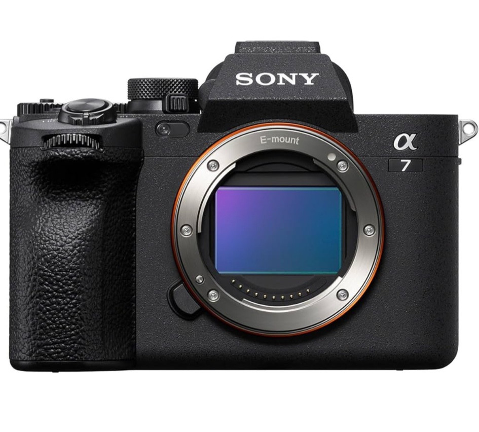 The Sony a7 IV is a powerful full-frame mirrorless camera, perfect for both photography enthusiasts and professionals. It features a 33-megapixel Exmor R sensor, offering exceptional image quality with rich details and dynamic range 😍