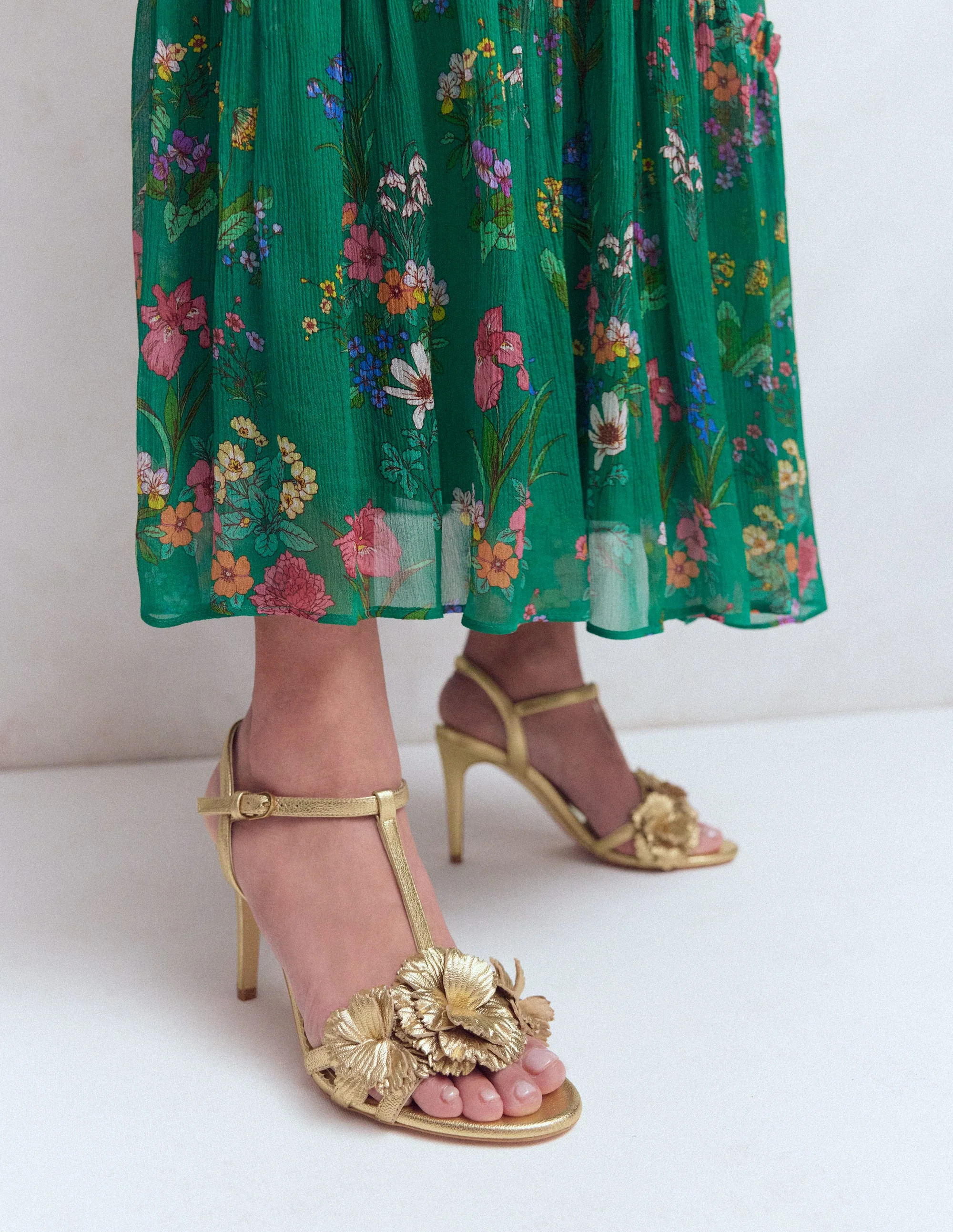 Sandalen mit Blumenverzierung-Gold | Boden DE