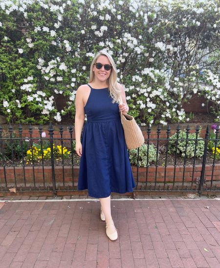 When the sunshine comes out, so does my navy linen midi dress! 

Rattan Mary Janes: J.Crew Factory
Dress: Land’s End
Tote: J.Crew
Sunglasses: Amazon
Pearl Necklace: Amazon 


#LTKfindsunder100 #LTKstyletip