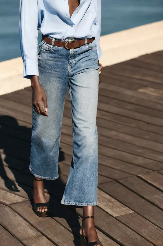 HIGH WAIST - WIDE LEG - CROPPED LENGTH - COMFORTHigh-waisted jeans with belt and five pockets. Wi... | Zara US