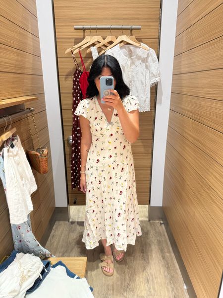 Adore this floral dress for summer!