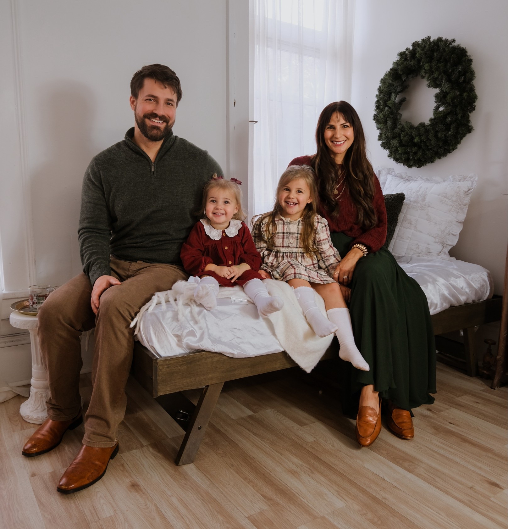 Holiday family photo Inspo 🎄

Family photoshoot / holiday outfits / toddler Christmas outfit / bump friendly / amazon finds

#LTKHoliday #LTKBump #LTKFamily