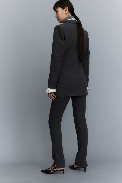 Blazer en twill avec taille cintrée - Gris foncé - FEMME | H&M FR | H&M (FR, IT, ES, PT, BE)