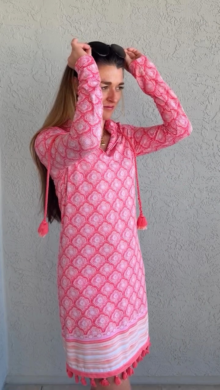 Beach days, pool runs, lunch breaks… this coverup did it all 👏☀️ With UPF 50+ fabric, she’s not just cute — she protects your skin too 💛🙌 Officially my favorite coverup of the week. Use code MEANDMISSB for 15% off!
