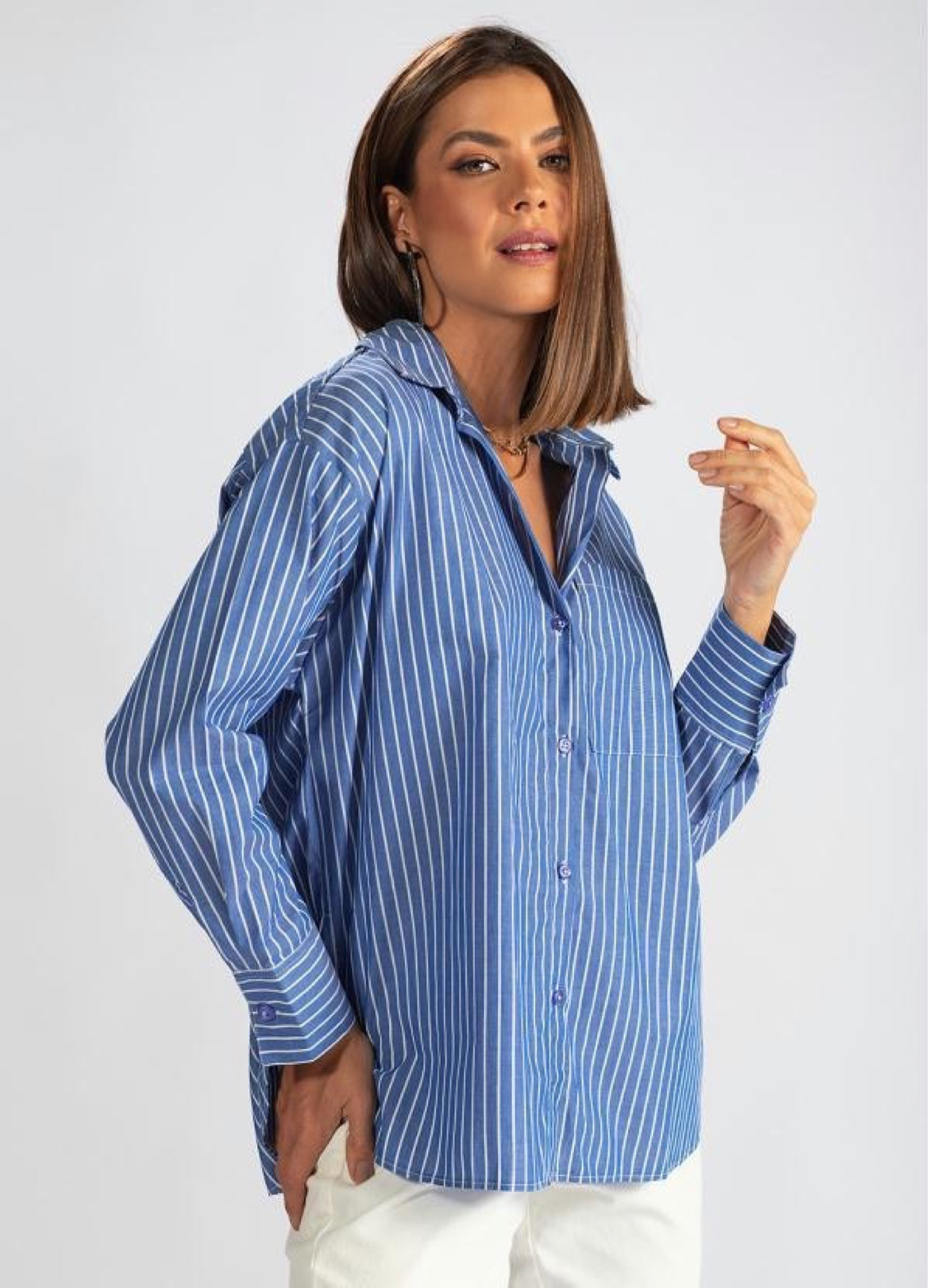 Hering - Camisa De Algodão Listrada Azul 

Modelagem: Ampla
Modelo: Alfaiataria
Comprimento da manga: Longa
Modelo da manga: Ampla
Decote frente: Gola esporte

#LTKbrasil #LTKSale #LTKfamily