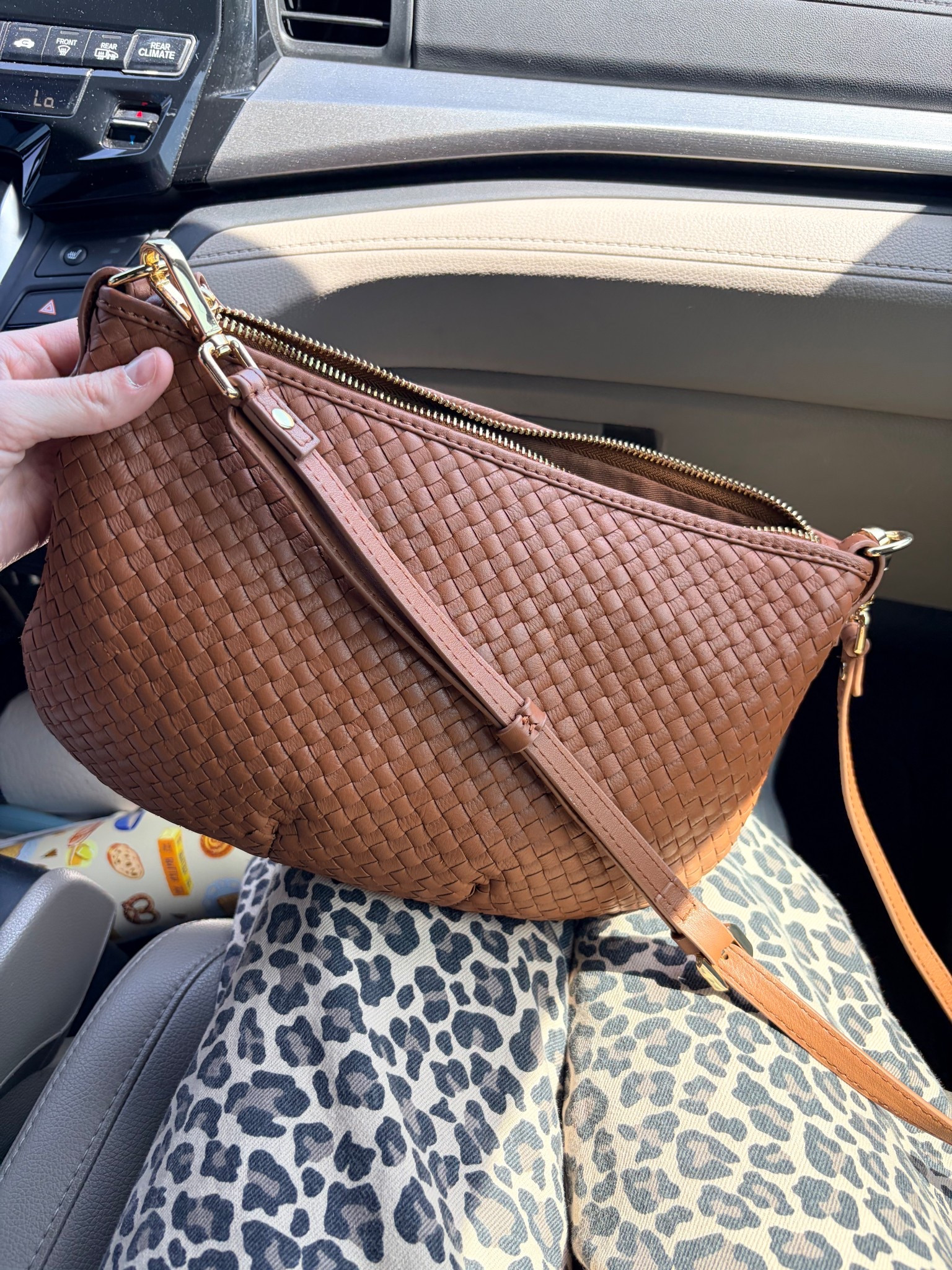 I’m not usually a purse girl but I’ve had my eye on this bag for so long. I finally got it for my birthday and it’s so good!! This is the small version and I love it so much I want to get the bigger one too 😅

#purse #cutepurse #crossbodypurse #crossbody #quince #wovenpurse

#LTKmomlife #LTKootd #LTKgrwm