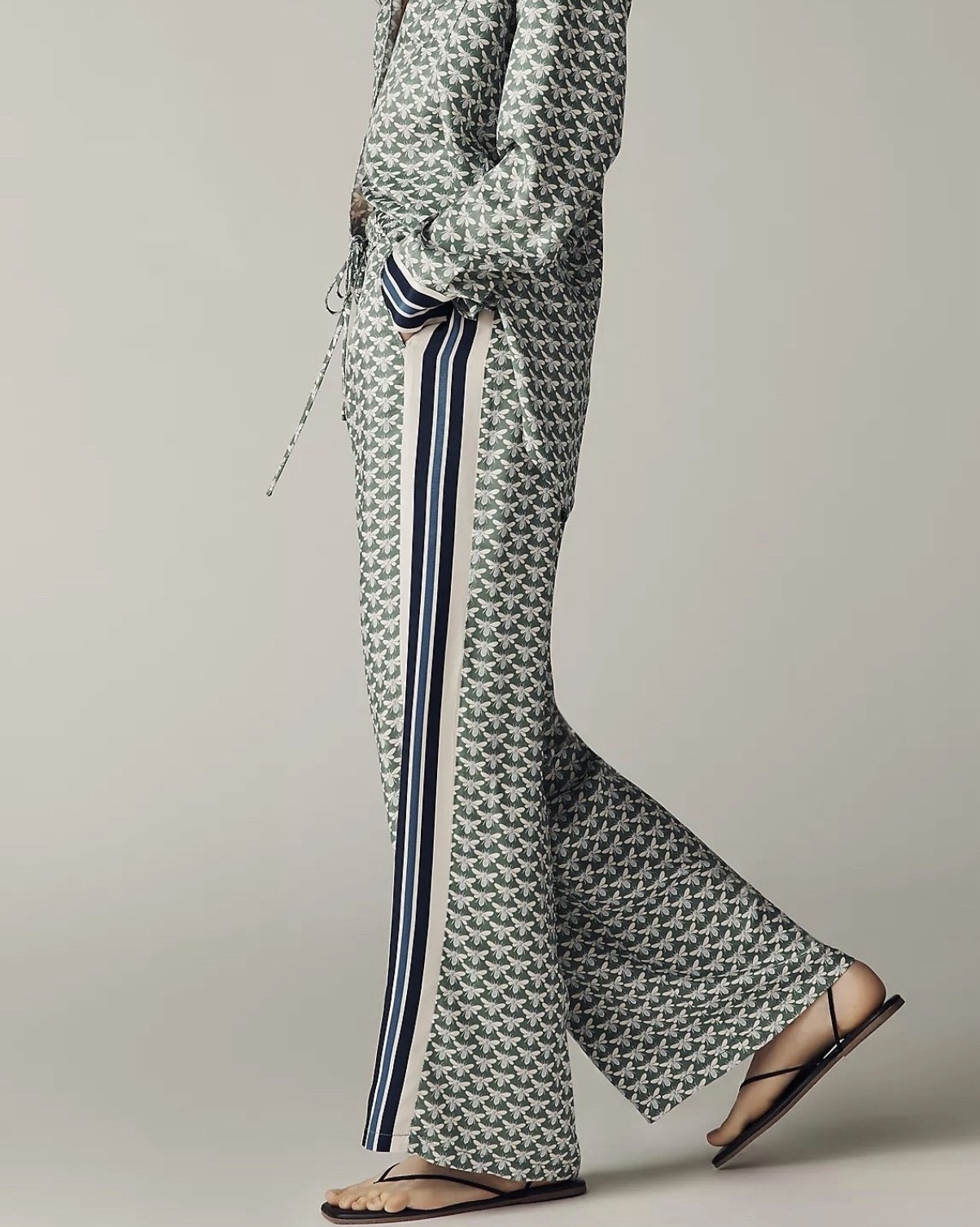 I have this matching set in another print and love it!


#LTKSeasonal