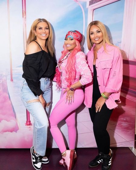 
#NickiMinaj posed with the #RealHousewivesofPotomac cast members in a $1,750 #gucci cotton jacquard cardigan in pink and light pink at her #GagCity tour in DC. What say you? #Hot! Or Hmm…? Shop her look at the link in bio! 

#nickiminaj 
#rhop 
#NickiMinajFBD