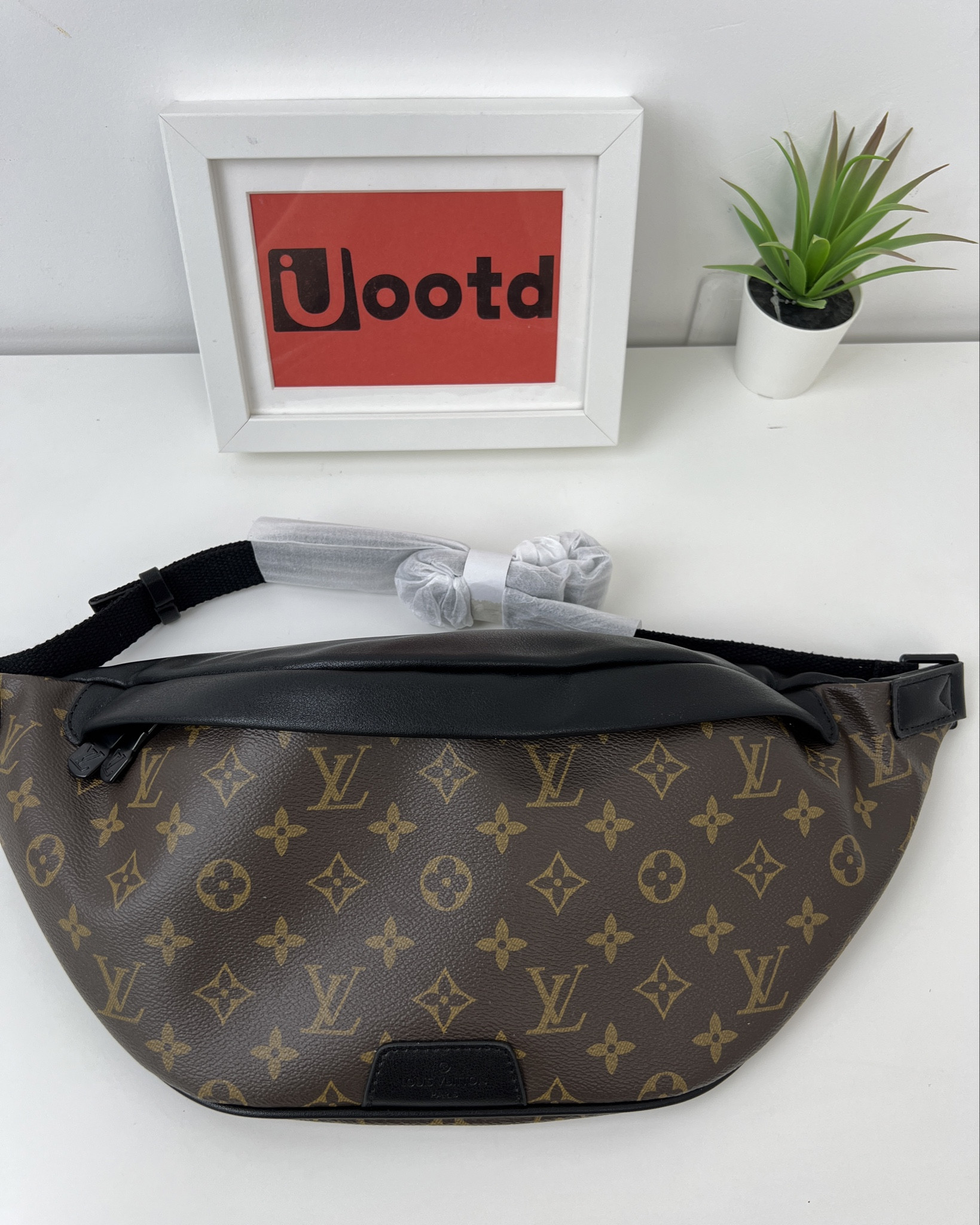 LV bag loop bag best selling bag high-quality bag 

#LTKfindsunder100 #LTKitbag #LTKworkwear