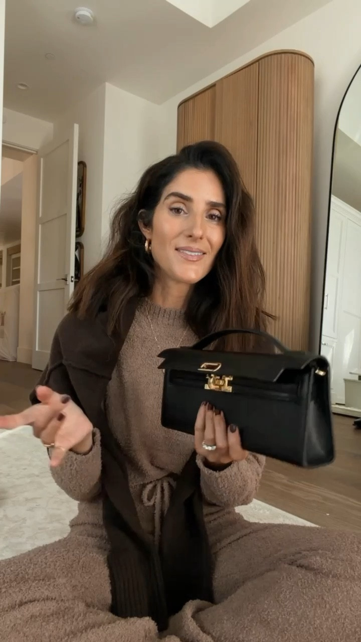 This bag just arrived and I’m loving it! Would make such a great gift but it’s also perfect for this time of year for you to enjoy for holiday parties. I’m just shy of 5-7” wearing the size small set #stylinbyaylin #aylin #bag #amazon #giftidea 

#LTKHoliday #LTKSeasonal #LTKGiftGuide