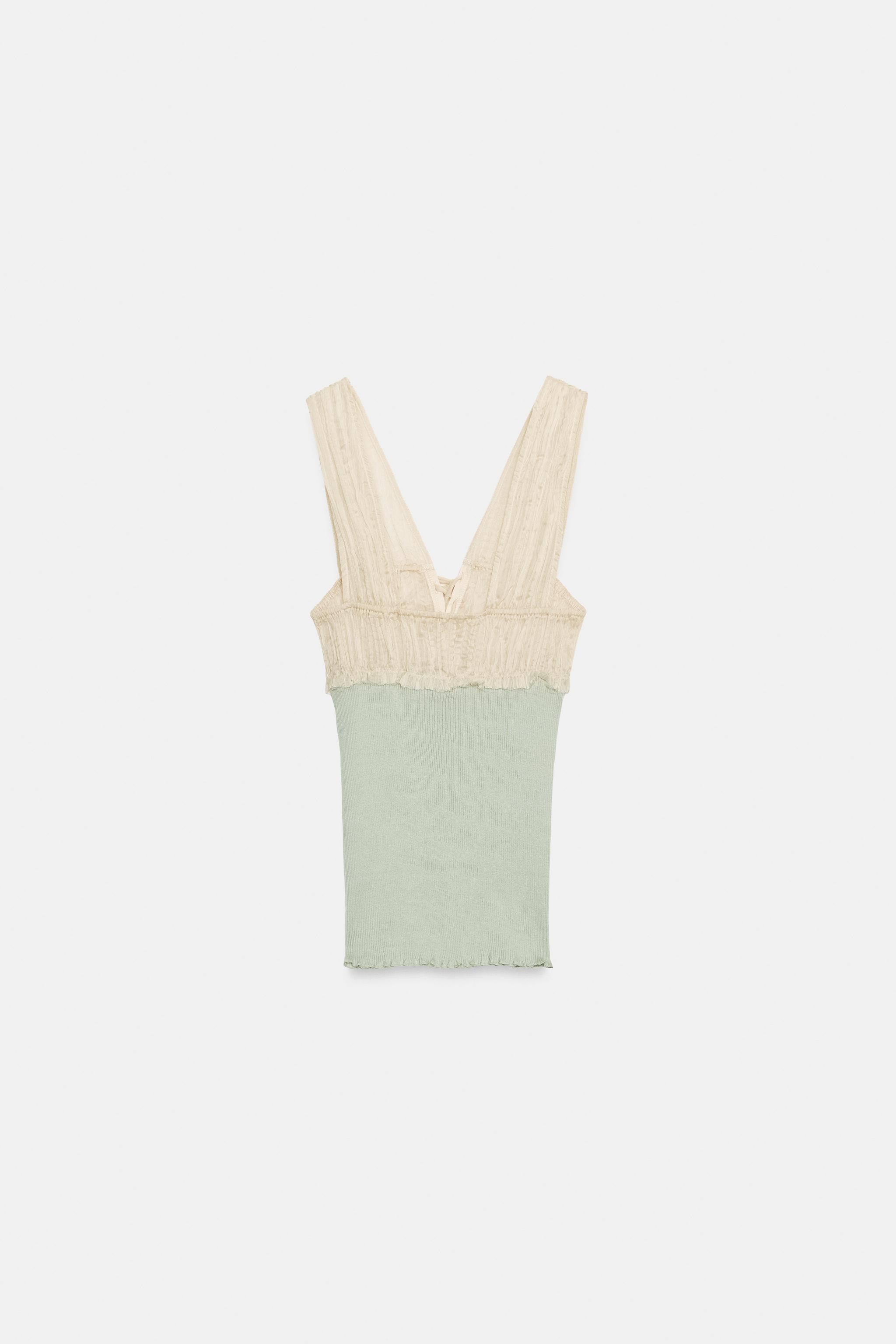 V-neck top with adjustable ties and wide straps. Features ruched detailing. Wavy hem in contrasti... | Zara UK