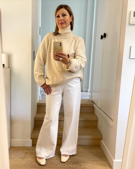 The key pieces when you’re building your transeasonal capsule wardrobe ? Cream sweater & flats !
Versatile & chic ; just swap out your trousers for lots of different looks !
Shop the look below 

#LTKSeasonal #LTKaustralia #LTKstyletip