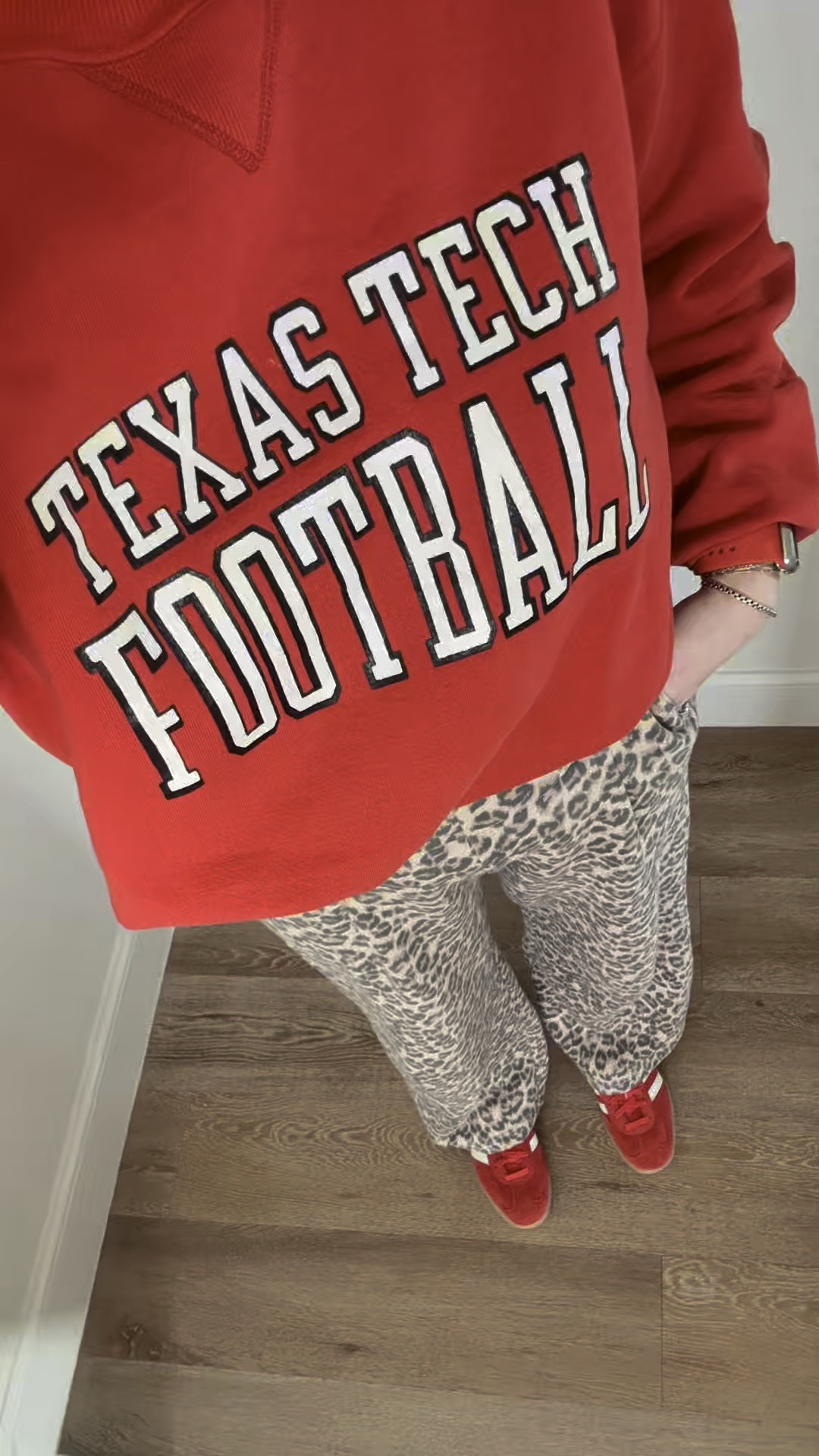 red & cheetah ❤️🐆

Wearing a small in cheetah pants
7.5 in gazelles


#adidas #gazelles #cheetahprint #aerie #americaneagle #sweatpants #oversizedsweater #shoes 

#LTKShoeCrush #LTKStyleTip #LTKWatchNow