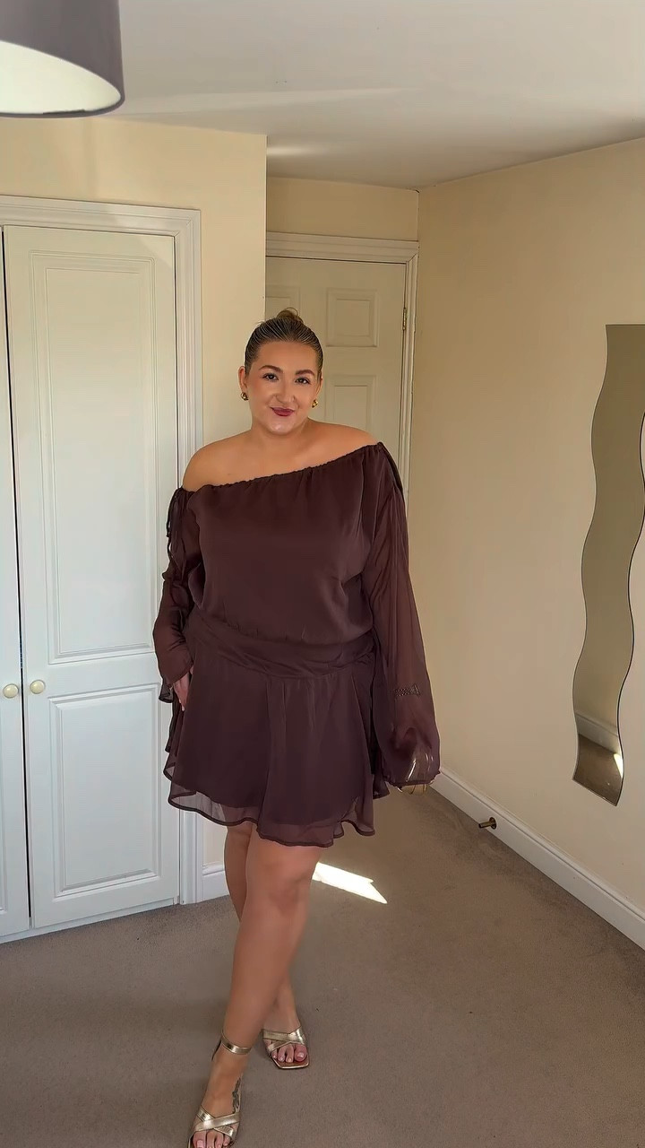 The dress every curvy girl needs 🤎 Sizes 16-28 

Use code KIRSTEN at checkout for extra discount @boohoo 

Outfit linked on stories/highlights 🫶🏼

#plussizefashion #boohooplus #curvyfashion #boohoo #summerdress