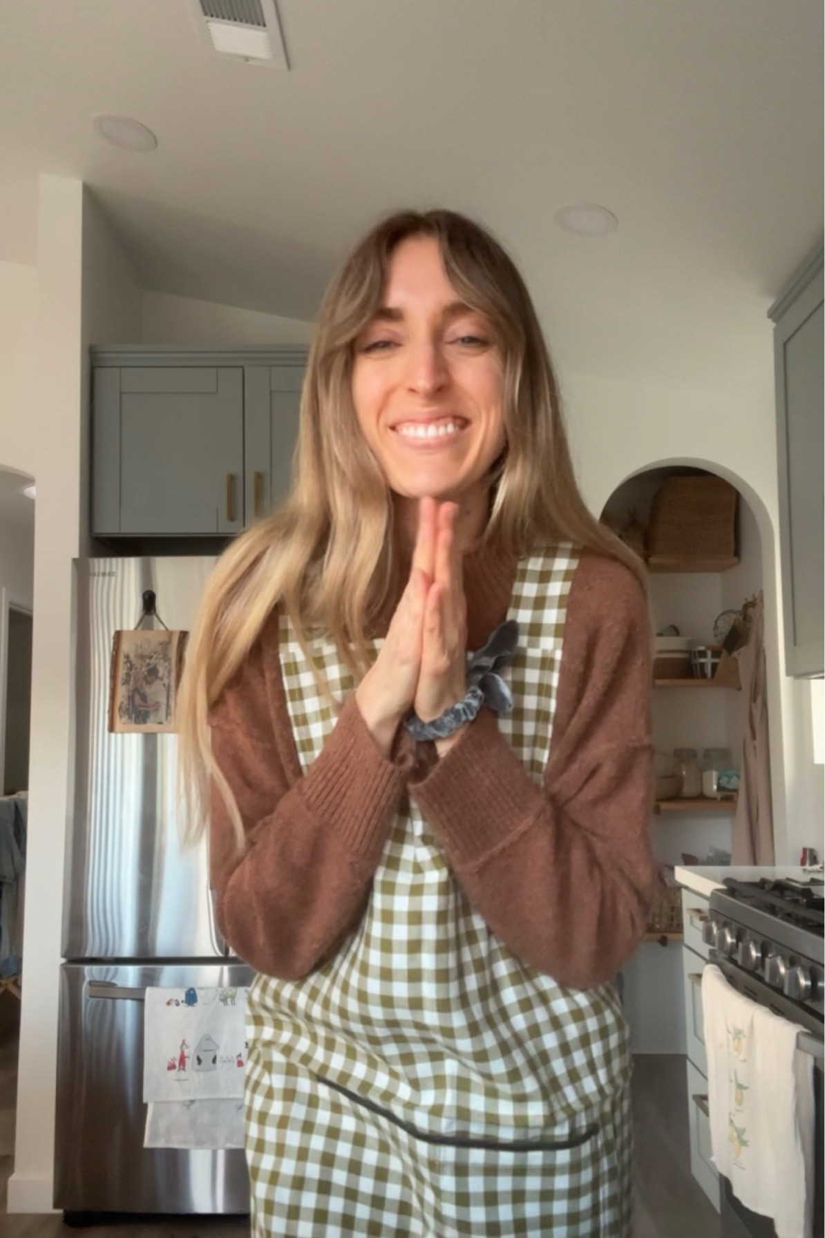 The cutest apron 

#LTKGiftGuide #LTKSeasonal #LTKhome