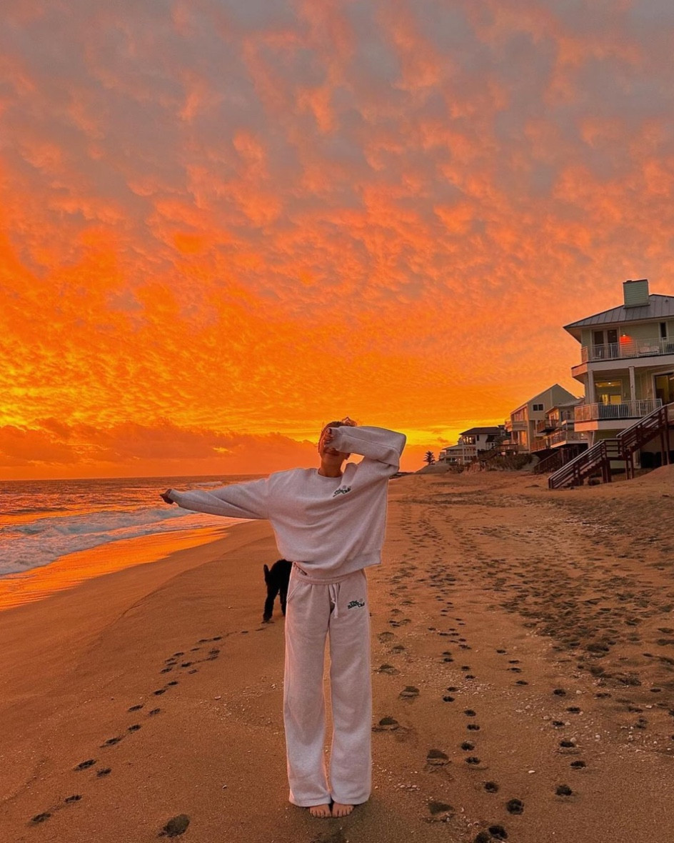 My favorite sweat sets have been restocked! Comes in sizes regular or tall:)

I’m 6’ wearing XL top, L Tall bottoms🤍

Sweat set, loungewear, lounge set 

#LTKfindsunder100 #LTKMostLoved #LTKSeasonal