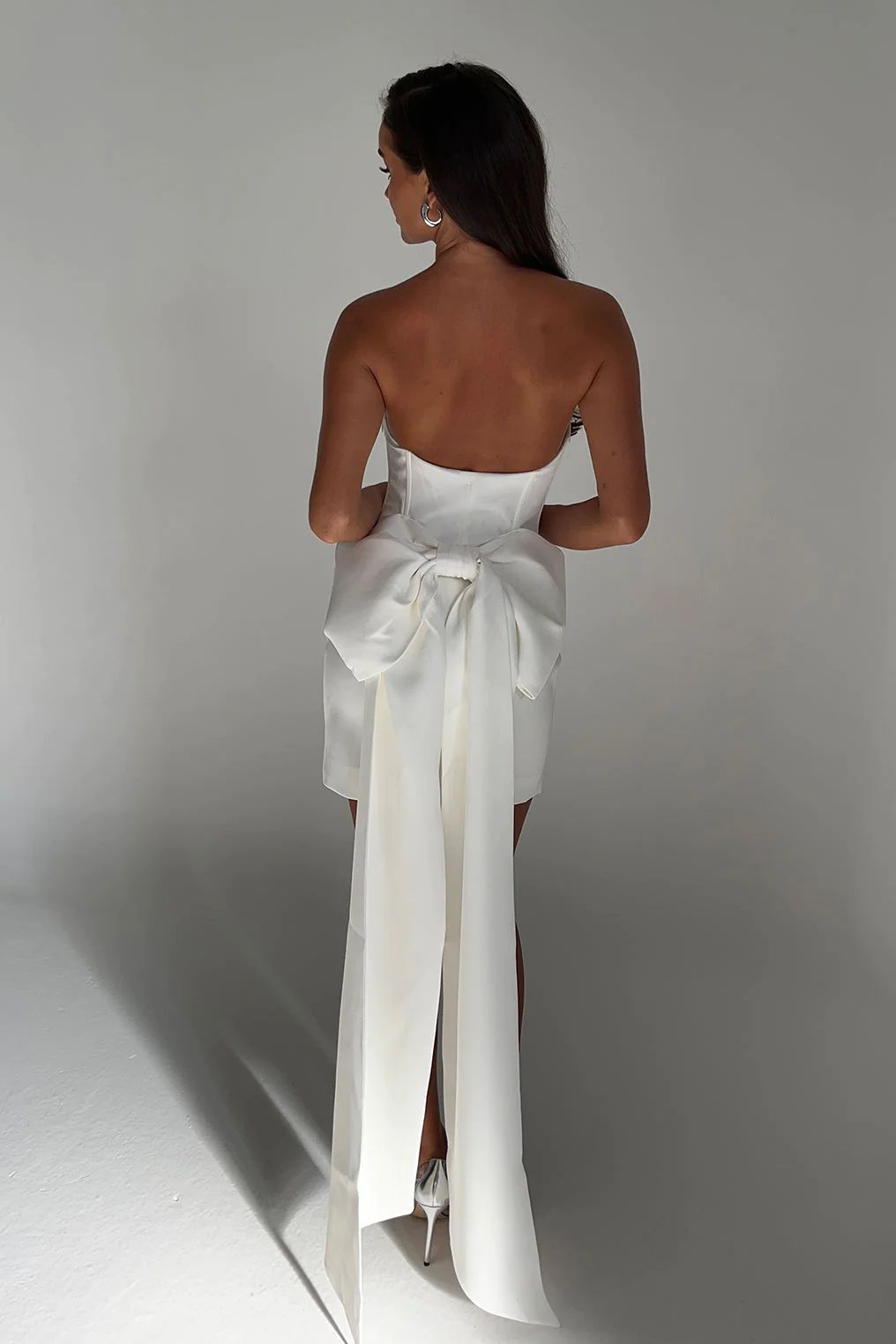 Meredith Strapless Bow Mini Dress - White | MESHKI US