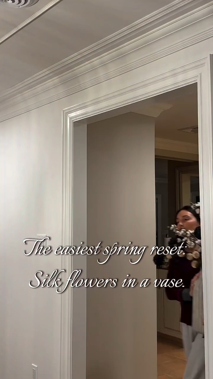 Quick spring home reset: Silk Flowers in a vase.
They look real, last forever, and require exactly zero effort.

#easyhomedecor #springdecor #springhomedecor
#homedecorideas

#LTKspringtrends #LTKspring #LTKHome