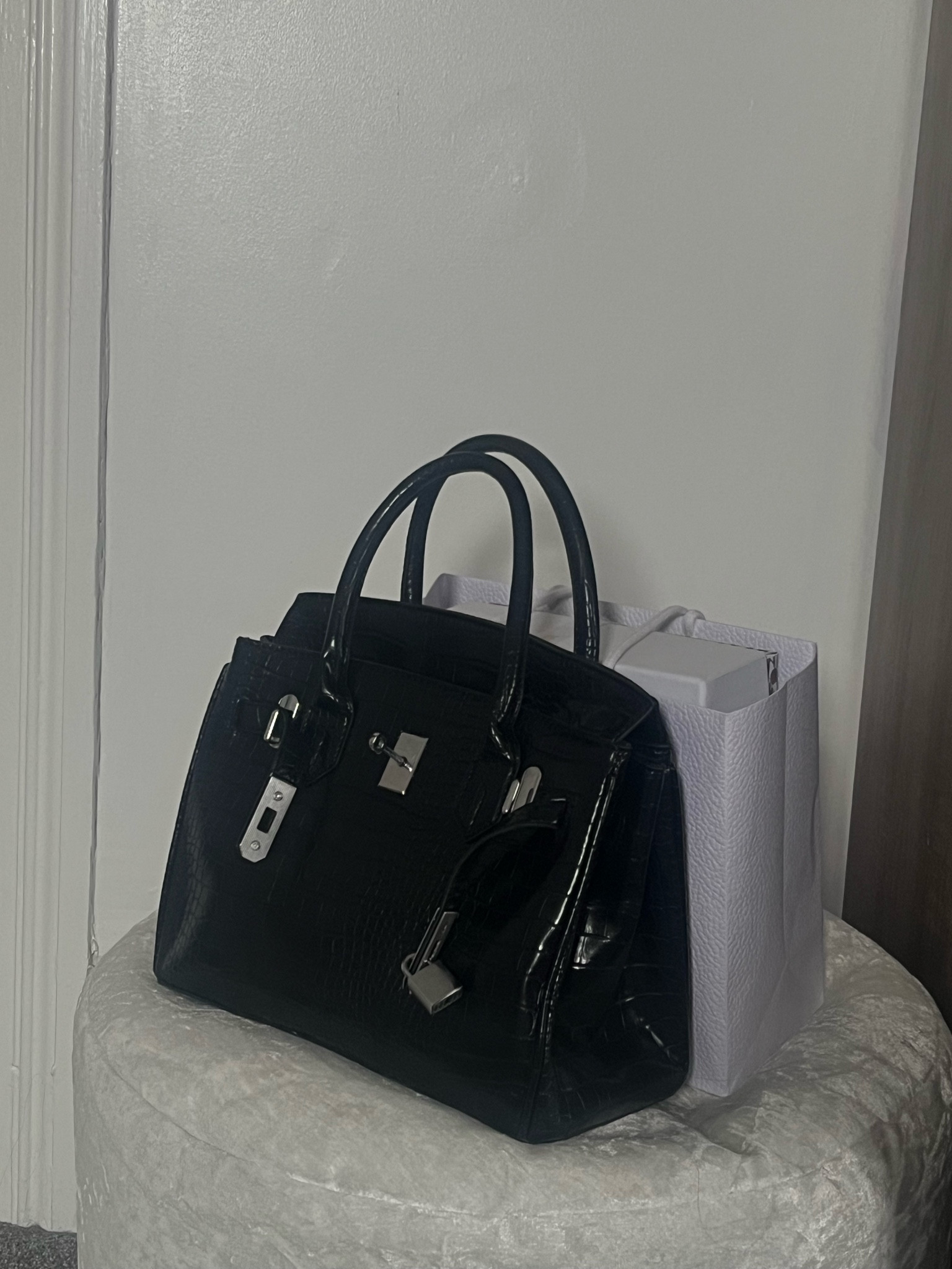 New bag alert - fits my life in it and is a Birkin dupe!!!  Get 10% off first order 
Dupe 
DHgate 
CEO
Croc leather bag 
Minimal bag 

Workwear 
Work outfit 
Airport fit 
Airport outfit 


#LTKBacktoSchool #LTKSeasonal #LTKitbag