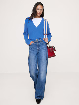 Lightweight Cashmere Low V-Neck Sweater | Banana Republic (US)